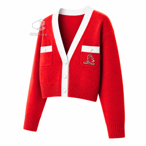 เดลต้า |   ซิกมา |   เสื้อคาร์ดิแกน Theta Sorority สีแดงและสีขาว ปักลายตราสัญลักษณ์ คอวี ติดกระดุม เสื้อถักไหมพรม เสื้อผ้ากรีก เสื้อคลุม - Product Image 2