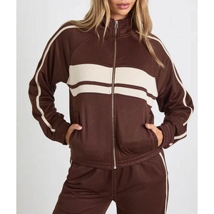 Ensemble de survêtement personnalisé en gros pour homme, style streetwear, avec veste en molleton nylon/coton à col montant et logo frontal, et short - Product Image 4