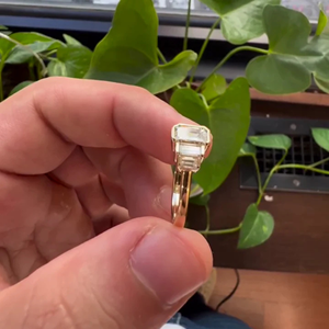 Anillo de Diamante Cultivado en Laboratorio con Corte Esmeralda de 1.40 Quilates, Oro Blanco de 14k con Baño de Rodio, Clásico para Compromiso y Boda, Gran Venta - Product Image 4