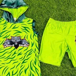 Ensemble de maillots de football 7v7 personnalisés sublimés, sans manches, à capuche, blanc et noir, imprimé urbain, en polyester anti-humidité, unisexe adulte - Product Image 4