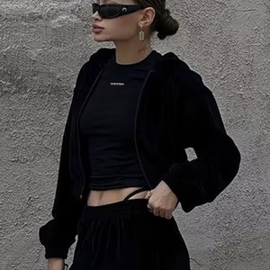 Ensemble décontracté deux pièces pour femme, style urbain, collection 2026, avec sweat à capuche à manches longues et pantalon taille haute élastique assorti, idéal pour le quotidien - Product Image 2
