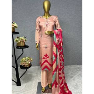 Conjunto de Pantalón y Top de Seda Chinon con Estampado Digital Atractivo y Bordado con Lentejuelas, con Dupatta - Product Image 5