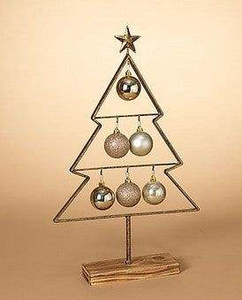 Structure d'arbre de Noël en métal finition dorée, parfaite pour la personnalisation avec des lumières, des ornements ou des décorations de Noël artisanales. - Product Image 5