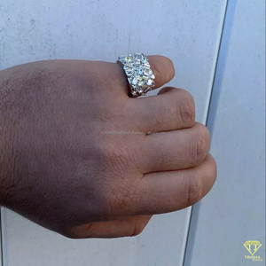 Anillo de Plata de Ley 925 de Lujo con Diamantes de Moissanita y Múltiples Piedras, Diseño Geométrico Texturizado - Product Image 2