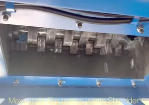 Broyeur de déchets électroniques de qualité supérieure pour application industrielle, capacité de 750-1000 kg/h, broyeur de panneaux solaires à double arbre - Product Image 4