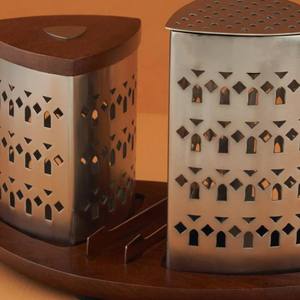 Quemador de incienso de metal hecho a mano con diseño geométrico, soporte de incienso bakhoor de lujo con bandeja de madera. - Product Image 4