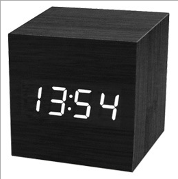 Réveil numérique moderne pour enfants et horloge de table décorative en bois carrée à LED rétro numérique à affichage à bascule - Product Image 4