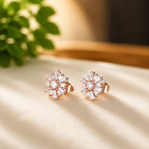 Boucles d'oreilles clous en moissanite motif fleur, serties de diamants taille baguette, bijoux d'oreille pour cadeau d'anniversaire pour elle - Product Image 1