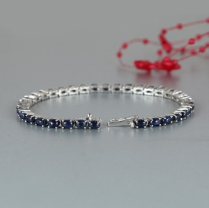 Pulsera con Dije de Zafiro Azul Natural Cabujón, Plata de Ley 925 Bañada en Oro, Joyería de Lujo Hecha a Mano - Product Image 1