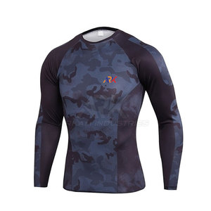 Ropa de compresión de moda con costuras premium y material suave, ideal para entrenamiento y uso en el gimnasio. - Product Image 2