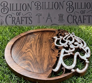 Plateau rond en bois avec calligraphie arabe en nacre, art islamique, plateau de rangement - Product Image 1