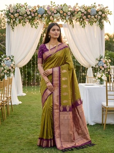 Magnifique sari en soie verte avec bordure violette et tissage Zari, tenue de mariage traditionnelle pour femmes, style Inde Pakistan. - Product Image 3