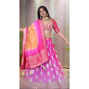 Lehenga choli เครื่องแต่งกายงานแต่งงานที่สวยงามพร้อมงานปักแบบต่อเนื่อง - Product Image 1