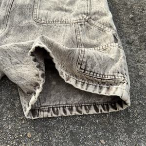 Shorts en jean délavé pour hommes, style streetwear d'été, avec logo brodé personnalisé, double genouillère et ceinture porte-outils, idéal pour les charpentiers - Vente en gros - Product Image 3