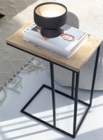 Table d'appoint en bois Vandana Orion Vertex avec pieds en métal, design industriel moderne