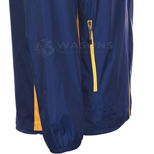 Conçue pour un style de vie actif et les voyages, veste coupe-vent, vêtements de performance pour l'extérieur, tissu léger et respirant - Product Image 4