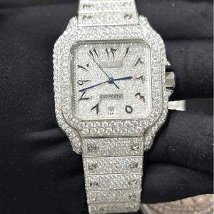 Montre de luxe pour homme, édition limitée, style antique, avec diamants véritables VVS, bracelet carré en acier inoxydable, cadran analogique entièrement serti de pierres. - Product Image 1