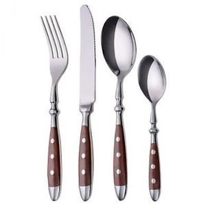 Couverts élégants en acier inoxydable avec manche en bois pour une mise en scène de table raffinée et une décoration de cuisine moderne - Product Image 1