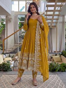 ชุดเดรส Anarkali ปักลายแบบดั้งเดิมของอินเดียล่าสุด พร้อมผ้าคลุมไหล่ สำหรับงานแต่งงาน ชุดออกงานสำหรับผู้หญิง ดีไซน์หรูหรา กระชับรูปร่าง - Product Image 3