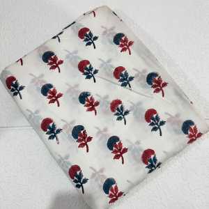 Tissu en Popeline Florale de Coton 58/60 Pouces Blanc Rouge Bleu Imprimé Botanique Respirant Textile de Maison Tissé Fil Peigné Poids Moyen - Product Image 4