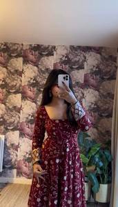 Cette collection de robes Anarkali / ensembles Kurti faciles à porter pour Karva Chauth / anniversaire de mariage, de chez SHREE INDIAN EXPORTS, est spéciale et idéale. - Product Image 3