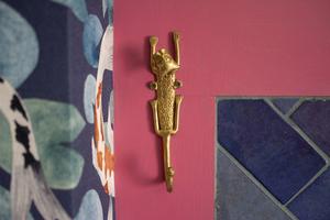 ตะขอแขวนโลหะแบบคู่ ดีไซน์สวย ทนทาน ป้องกันสนิม สำหรับแขวนเสื้อโค้ท กระเป๋า ผ้าเช็ดตัว - Product Image 6