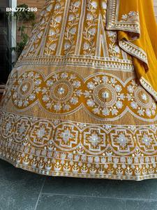 Magnifique ensemble Choli en Faux Georgette avec paillettes de 3 mm et sequins de 7 mm, couleur jaune moutarde évasée, à prix de gros - Product Image 5