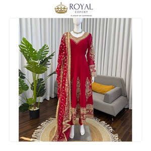 Collection de costumes de luxe au design accrocheur en faux georgette avec broderie de fils et travail de sequins, style pakistanais - Product Image 5