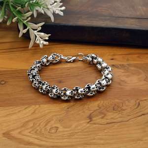 สร้อยข้อมือเงินรูปหัวกะโหลกสำหรับผู้ชาย สไตล์โกธิคพังก์ สร้อยข้อมือแบบเชื่อมต่อ ทำจากสแตนเลส เครื่องประดับแฟชั่น - Product Image 1