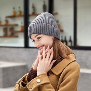 Bonnet Classique en Laine Mérinos Premium en Gros – Bonnets d'Hiver Tricotés Luxueux, Personnalisables en Gros, Mélange Cachemire Ultra Doux, Unisexe, Modèle Standard - Product Image 4