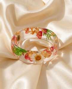Bracelet en résine époxy fait main, motif floral, forme ronde, technique de moulage, artisanat de bijouterie - Product Image 5