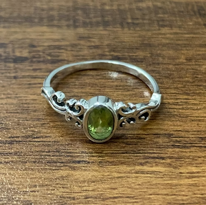 925 Sterling Silver <b>Peridot</b> <b>Ring</b> Oval Cut Green Stone Filigree Minimal Vintage Jewelry for Unisex - Product Image 3