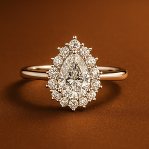 Bague de fiançailles et de mariage pour femme avec halo de diamants de laboratoire taille poire, en diamant de laboratoire et or massif 14 carats, collection de bagues fines - Product Image 5