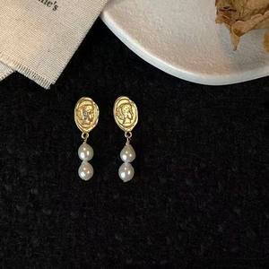 Pendientes de Aguja Plateados Retro Franceses con Perlas Barrocas Naturales de Luz Intensa para Mujer, Diseño Simple y Elegante - Product Image 2