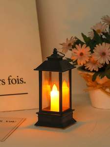 Achetez des lanternes rectangulaires au design traditionnel, fabriquées à la main en métal, pour la décoration. - Product Image 4