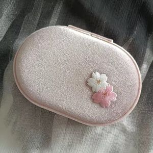 Étui à bijoux en tissu bleu clair brodé d'orchidées, organiseur de rangement pour petits accessoires - Product Image 4