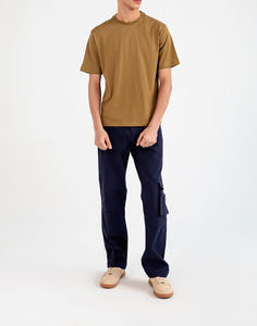 เสื้อยืดผู้ชายเนื้อผ้าบางเบา ระบายอากาศดี สีพื้น ผลิตตามแบบ OEM ผ้าฝ้ายสีน้ำตาลล้วน คอกลม ขายส่ง เสื้อยืดแขนสั้นสีน้ำตาลล้วน - Product Image 3