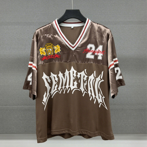 T-shirt de sport surdimensionné en mesh à col en V avec logo personnalisé, style rétro streetwear, pour le football, fabriqué par TRIOTAKE INDUSTRY - Product Image 3