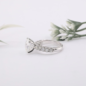 Bague de fiançailles vintage en or blanc avec diamant de laboratoire taillé, bordure milgrain, tige pavée, filigrane, bijoux fins, cadeau pour femme TULSIYA - Product Image 2