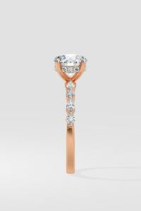 Anillo de Compromiso y Boda Solitario de 1.5 Ct con Diamante Creado en Laboratorio, Plata 925, Banda con Acentos de Diamantes, Clásico de 4 Puntas, Certificado para Promesa Nupcial - Product Image 4