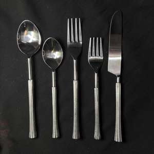 Ensemble de couverts de luxe en acier inoxydable avec manche léger en aluminium, comprenant cuillère, fourchette et couteau, service de table de 5 pièces avec boîte - Product Image 2