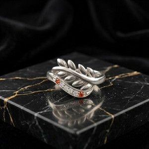 Anillo de Hoja de Rubí DIVYORO - Product Image 3