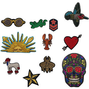 Broche brodée en forme de lingot d'or, badge décoratif fait main, patch en tissu personnalisé, accessoire à coudre pour vestes, vêtements et sacs pour femmes - Product Image 2