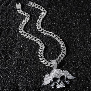 Collares con colgante de diseño de calavera alada con letras, estilo Hip Hop Bling, de aleación dorada, con pedrería de cristal y cadena cubana - Product Image 3