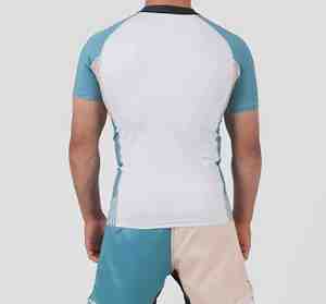 Chemises de compression pour hommes OEM de qualité supérieure, imprimées par sublimation, en polyester, pour la gym, le fitness, le surf et la plongée - Product Image 4