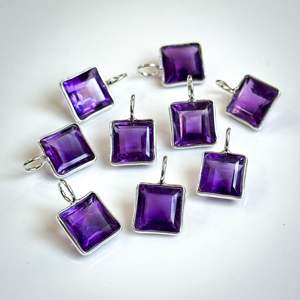 Pendentif carré en améthyste naturelle, taille princesse, en argent sterling 925, breloque faite à la main, bijou en améthyste - Product Image 1