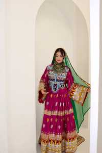 Vestido Afgano con Borlas, Hecho a Mano, Estilo Tribal Balochi, Vestido Étnico Kuchi, Hecho en Pakistán, Tradicional con Borlas, Bordado Moderno - Product Image 2