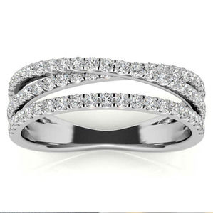 Anillo de compromiso de moissanita con corte brillante redondo y banda de boda de eternidad cruzada de tres hileras con pavé, con banda a juego para ella - Product Image 3