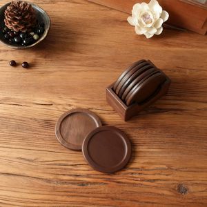 ชุดจานรองแก้วไม้วอลนัทพร้อมที่วาง – จานรองแก้วทรงกลมสไตล์เรียบง่าย - Product Image 3
