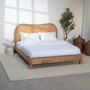 Lit en rotin et bois de manguier Vandana Solace Lunaris pour des intérieurs de chambre à coucher modernes et élégants et un confort optimal - Product Image 1